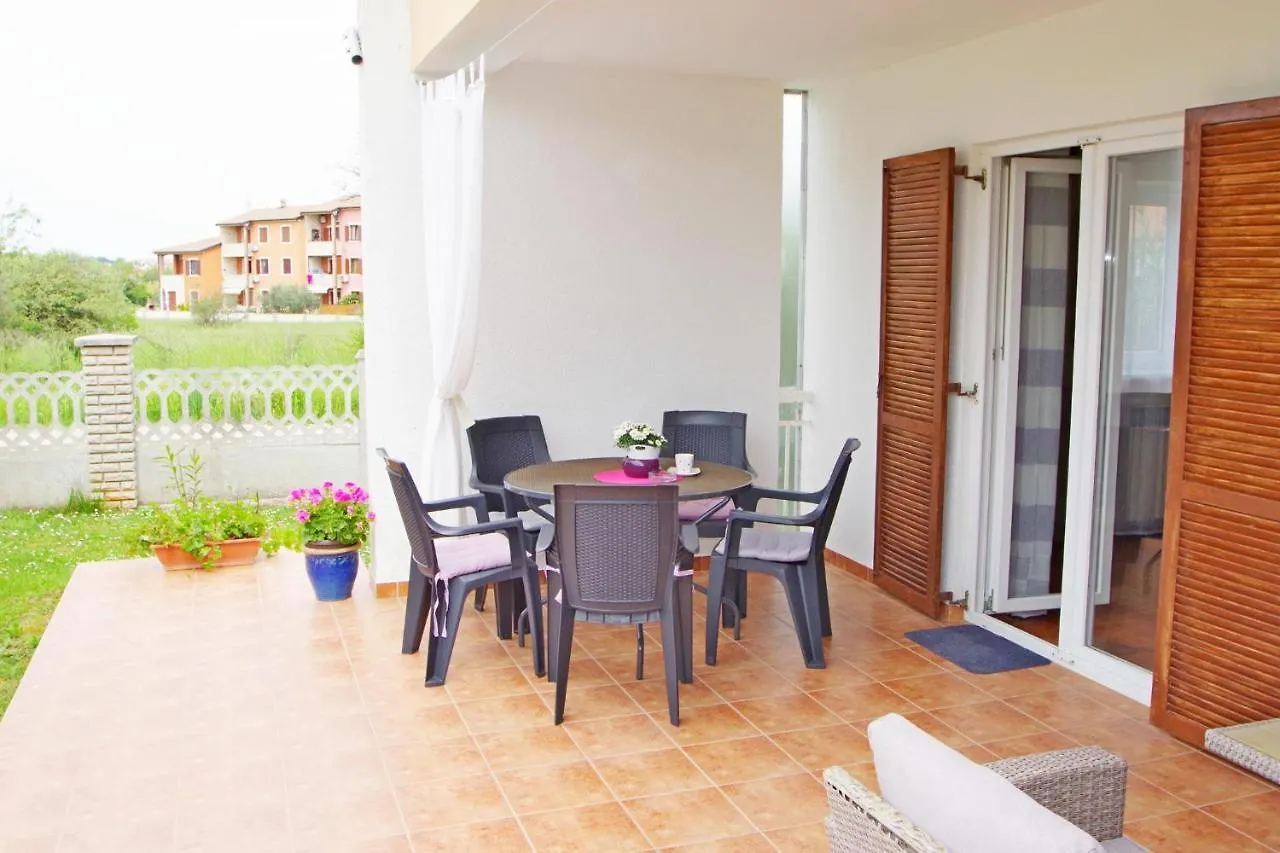 Apartment Suzi Valdebek プーラ