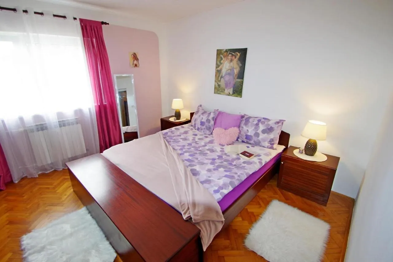 Apartment Suzi Valdebek Пула