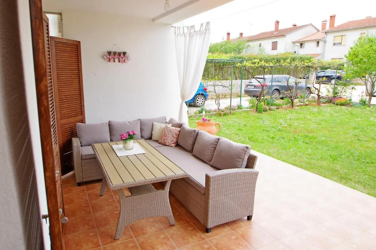 Apartment Suzi Valdebek Пула
