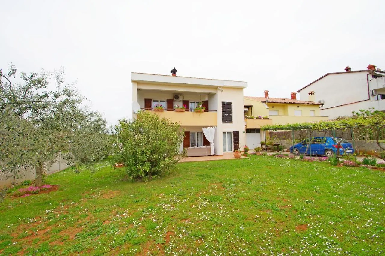 Apartment Suzi Valdebek Пула