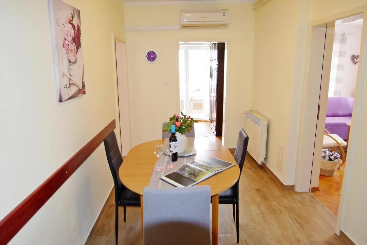 Apartment Suzi Valdebek プーラ