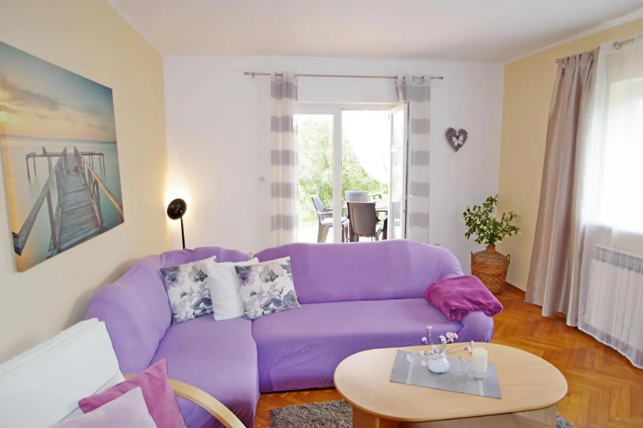 Apartment Suzi Valdebek プーラ