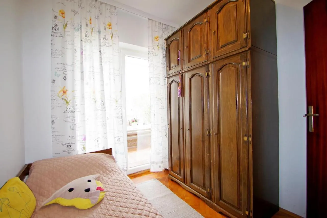 Apartment Suzi Valdebek Пула