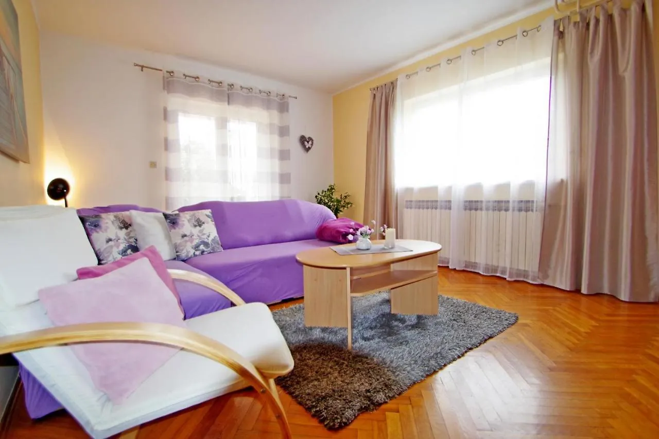 Apartment Suzi Valdebek プーラ クロアチア